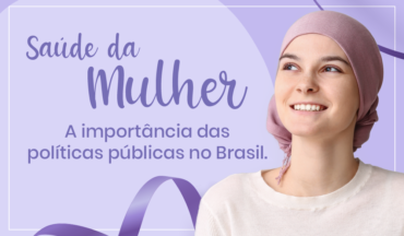 imagem de uma mulher à direita sorrindo com um lenço na cabeça, e ao lado esquerdo o título da noticia, Saúde da Mulher, a importância das políticas públicas no Brasil