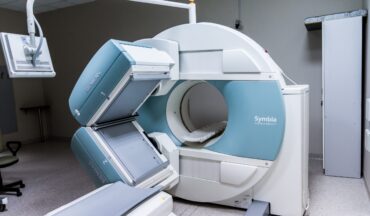 imagem de um equipamento de radioterapia