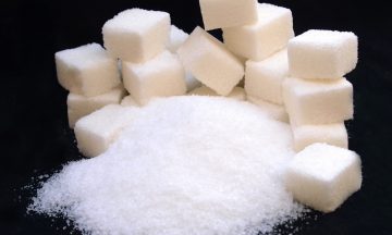 Imagem De Cubos De Açúcar E Açúcar Em Grão