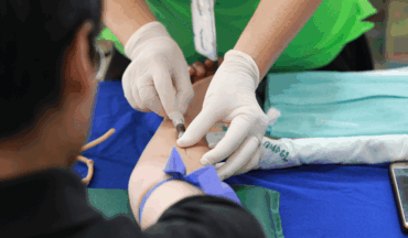 Imagem de aplicação de remédio intravenoso